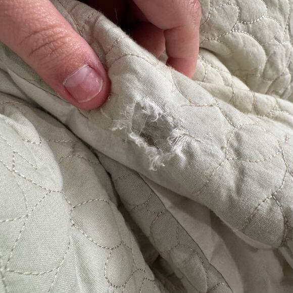 Laura Ashley Lifestyles Queen Size Muted Florals Comforter & 2 Pillow Shams - Picture 7 of 16